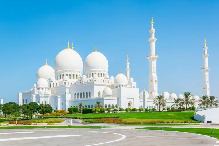 Sheikh-Zayed-Mosque- Abu Dhabi city in Dubai desert dune