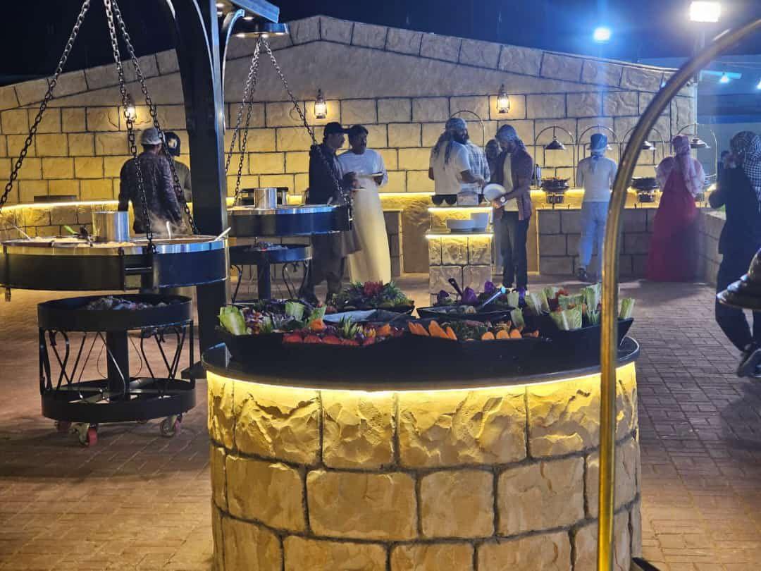 Dubai desert dune food image